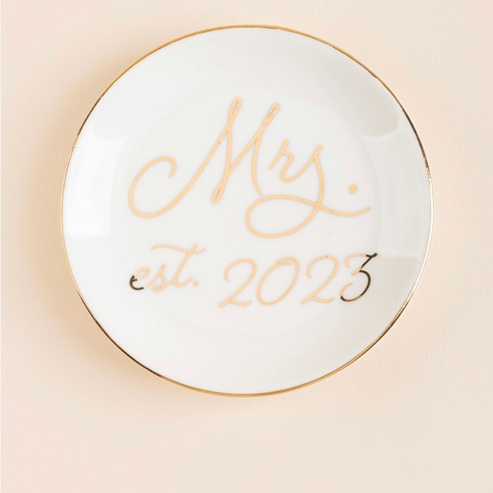 NEW Mrs ring dish